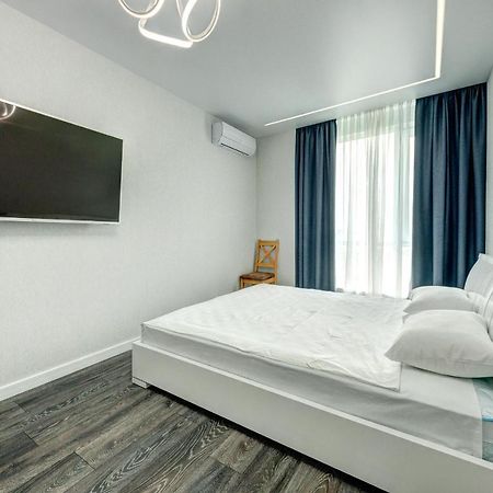 Apartment Voskresenska 18 , Парковые Озера Kiev Bagian luar foto