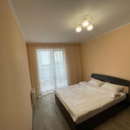 Apartment Voskresenska 18 , Парковые Озера Kiev Bagian luar foto