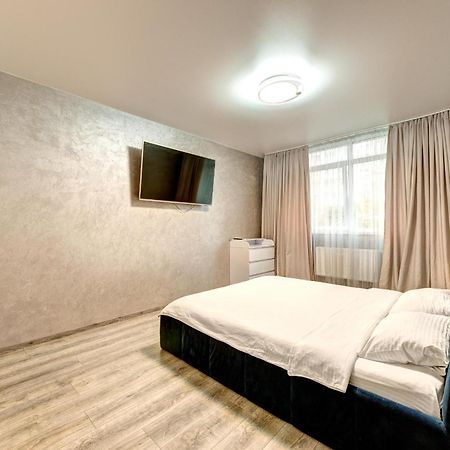 Apartment Voskresenska 18 , Парковые Озера Kiev Bagian luar foto