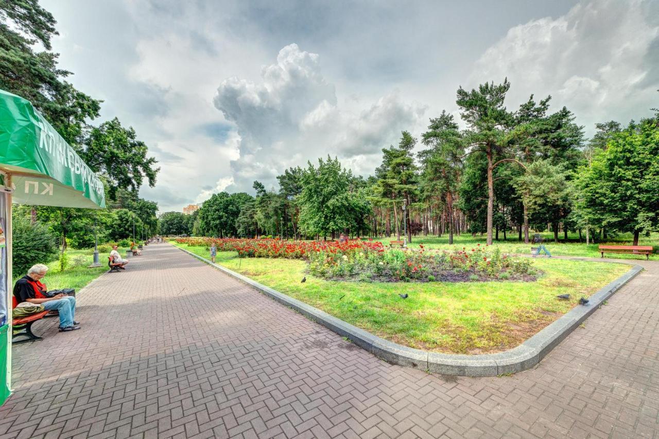 Apartment Voskresenska 18 , Парковые Озера Kiev Bagian luar foto
