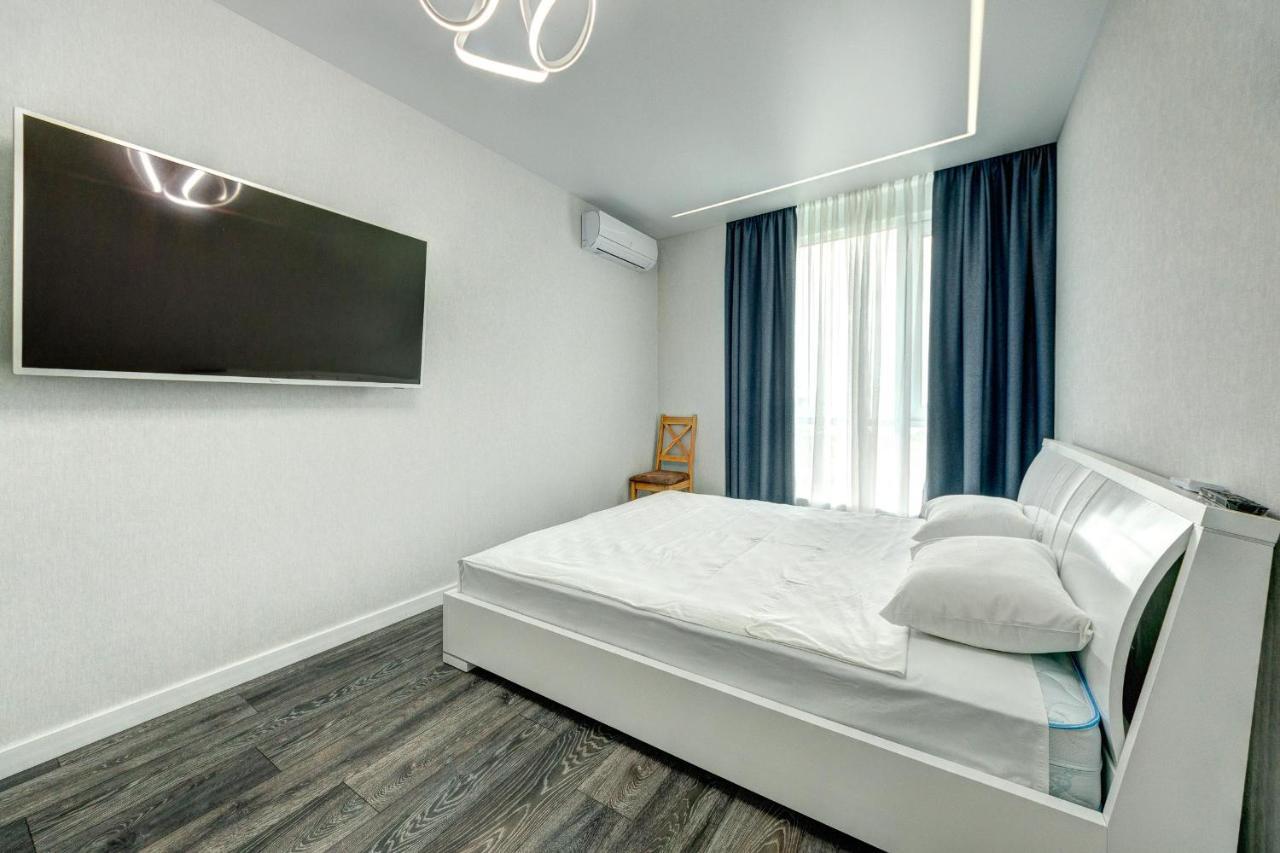 Apartment Voskresenska 18 , Парковые Озера Kiev Bagian luar foto