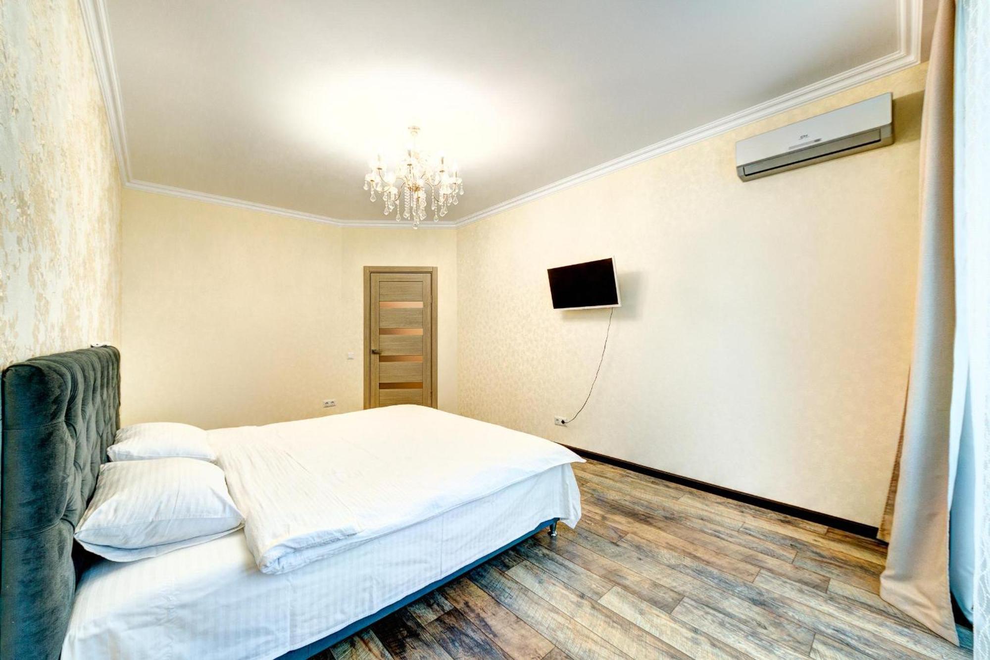 Apartment Voskresenska 18 , Парковые Озера Kiev Ruang foto