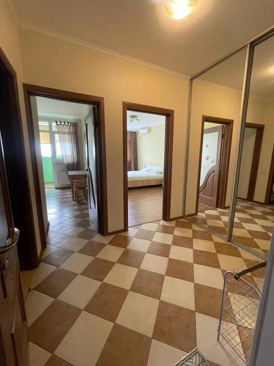 Apartment Voskresenska 18 , Парковые Озера Kiev Bagian luar foto